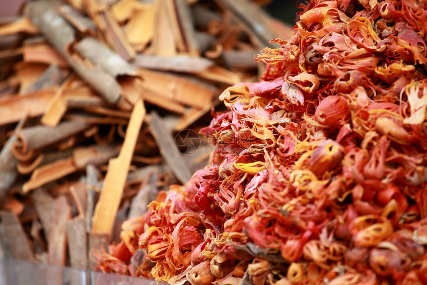 印度当地集市的传统香料和干果异国藏红花文化市场胡椒混合物辣椒情调烹饪草本植物图片