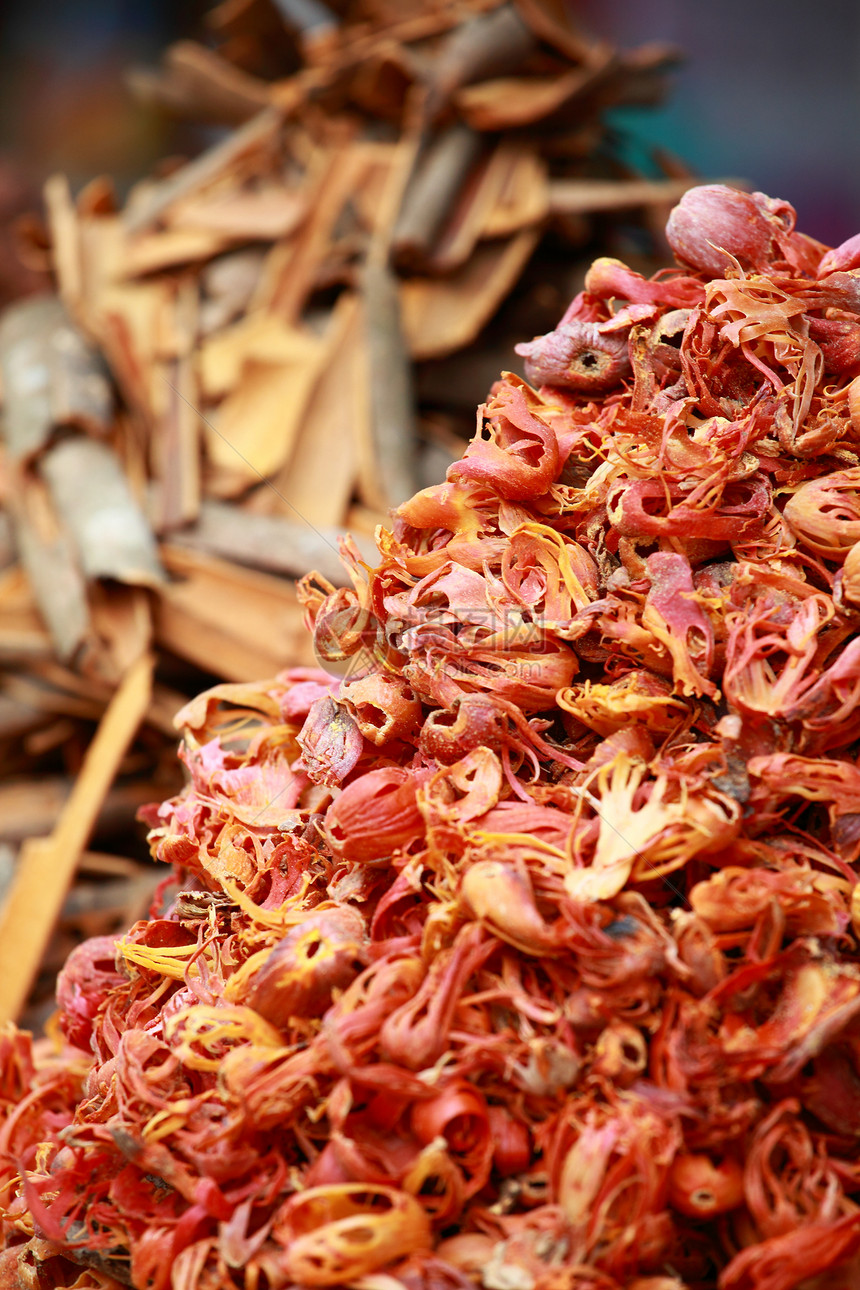 印度当地集市的传统香料和干果红辣椒食物文化异国胡椒烹饪草本植物芳香情调市场图片