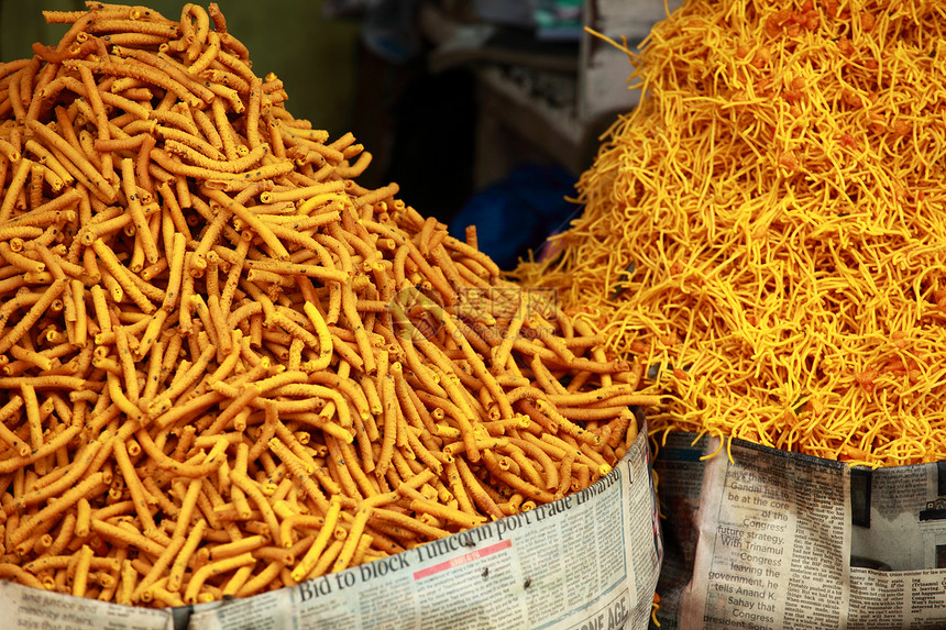在印度传统市场上的面条情调胡椒美食文化烹饪橙子旅行零售香料异国图片