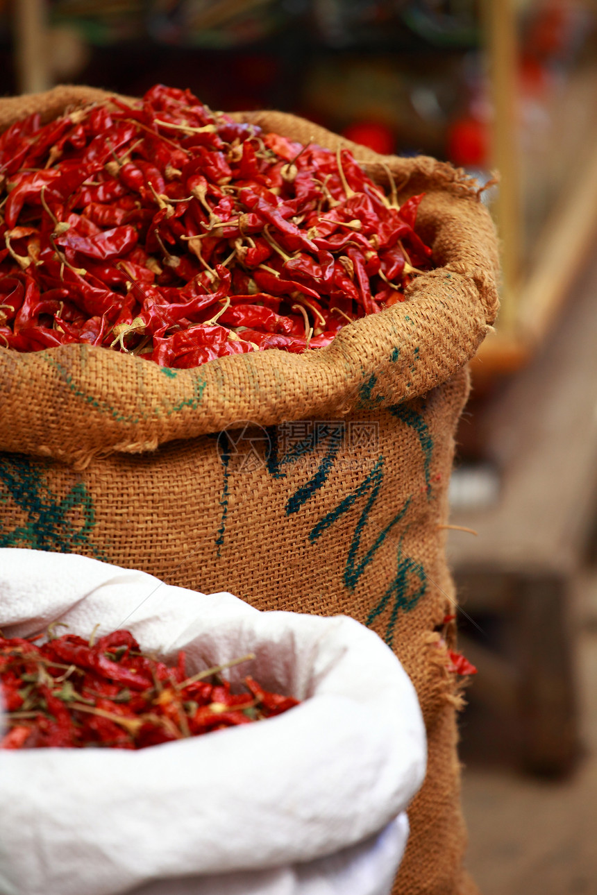 印度传统蔬菜市场的红辣椒香料食谱情调辣椒素胡椒食物旅行异国辣椒局外人图片