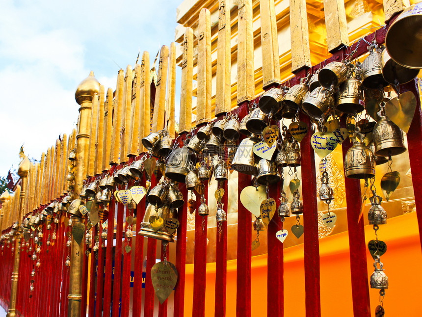 在泰国的Doi Suthep的钟声图片