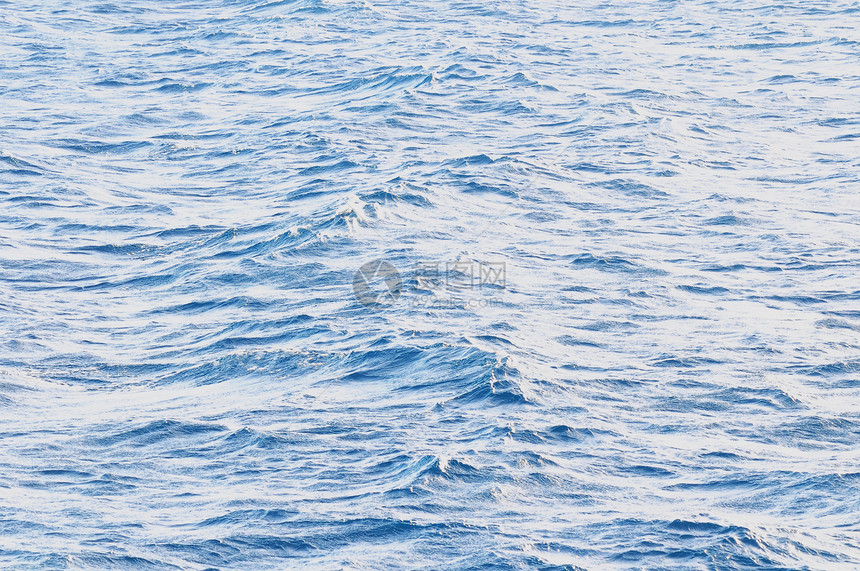 水质涟漪水波水池海水波纹液体运动波浪蓝色图片