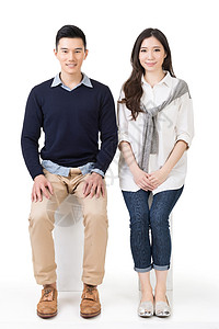 年轻的亚洲夫妇的肖像喜悦女士男性微笑女性男人姿势夫妻魅力生活背景图片