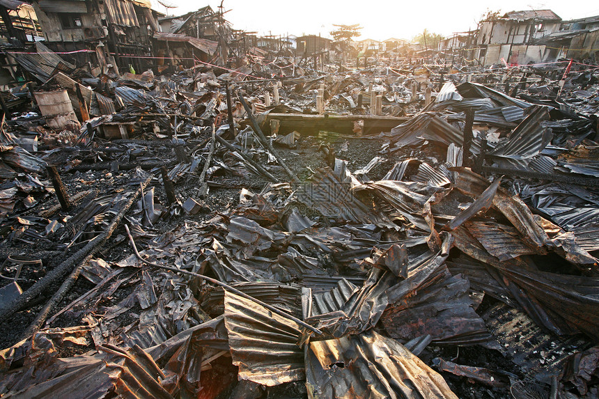 泰国曼谷贫民窟火灾发生后 灾情严重住宅房子腐烂住房木头摄影犯罪白色财产衣领图片