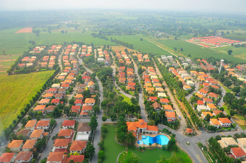 泰国村的一个村庄的空中观察图片