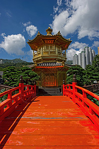 志莲净苑香港南里安花园的大桥和圣殿建筑宝塔石头公园摩天大楼寺庙建筑学池塘花园旅行背景