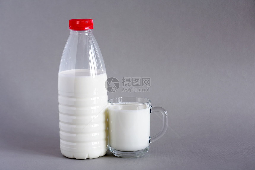 牛奶奶对象液体玻璃塑料白色瓶子饮食早餐生活方式饮料图片