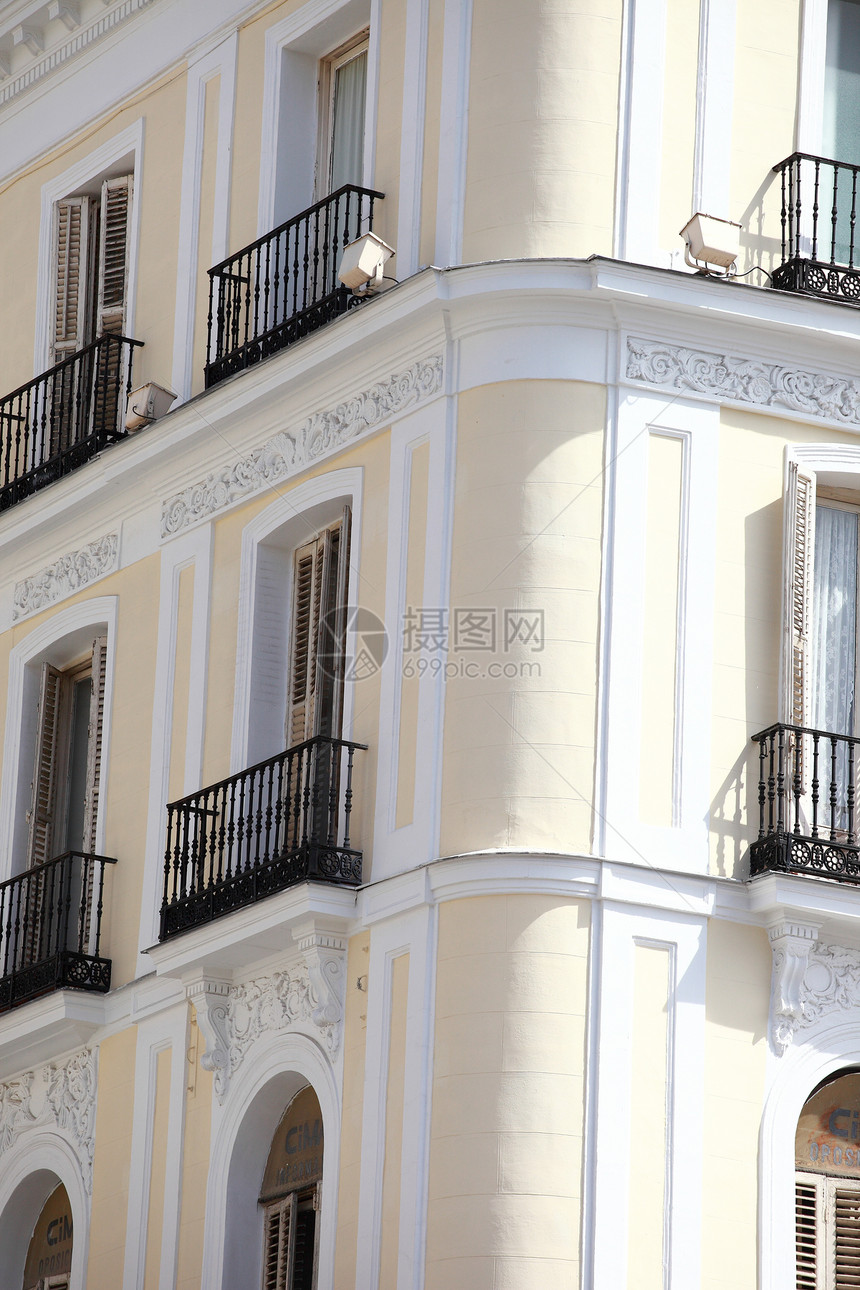西班牙的地中海建筑 马德里的旧公寓楼城市市长观光奶奶窗户旅游玻璃建筑学房子旅行图片
