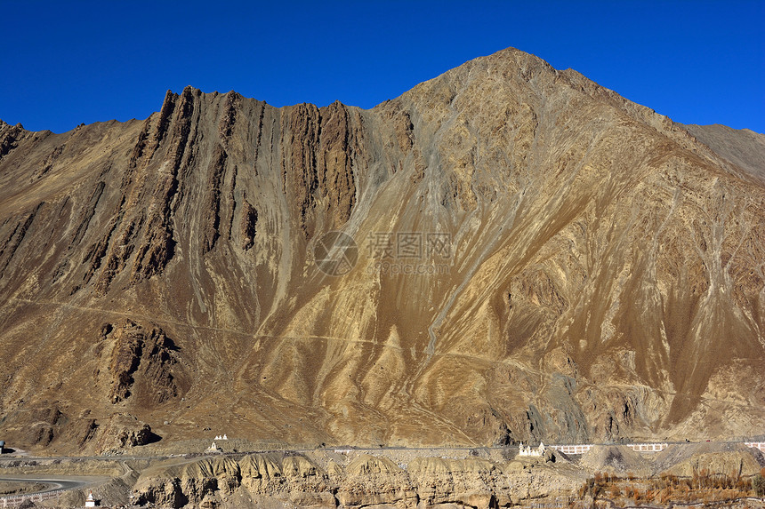 印度拉达赫山地貌的岩石森林游客流动阳光环境晴天旅游叶子石头旅行图片