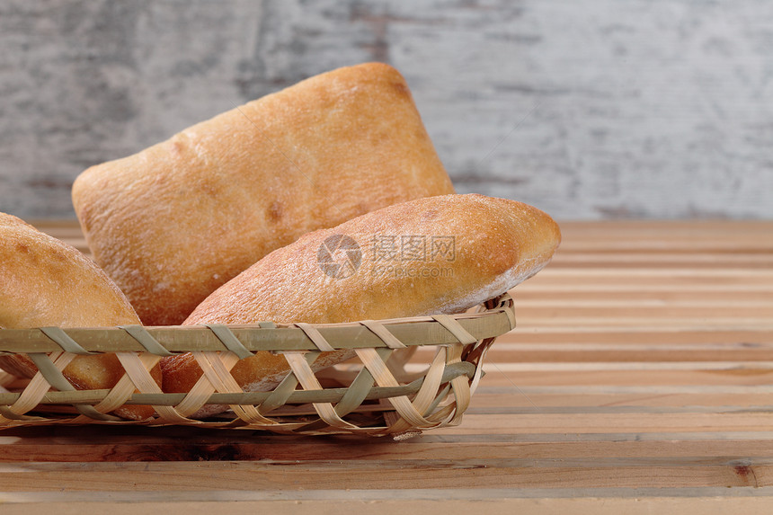 面包篮中营养脆皮棕色篮子粮食碳水硬皮白色化合物食物图片