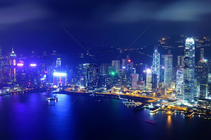 香港晚上的天线摩天大楼港口顶峰天空玻璃日落市中心建筑学办公室金融图片