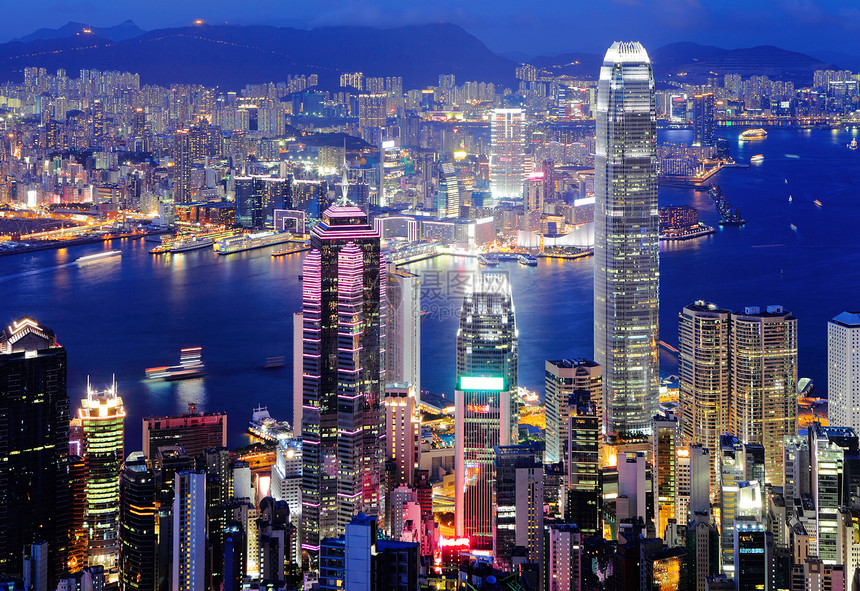 晚上在香港天空顶峰摩天大楼金融建筑市中心办公室旅行旅游场景图片