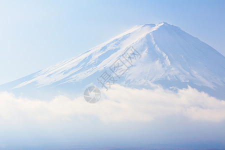 富士山公吨红色天空薄雾蓝色顶峰烟雾背景图片