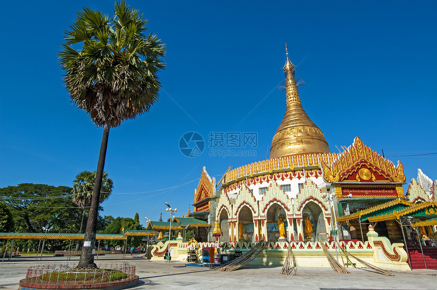 缅甸仰光的卡巴阿耶帕塔达旅行下雨文化宝塔宗教寺庙旅游神社考古建筑学图片
