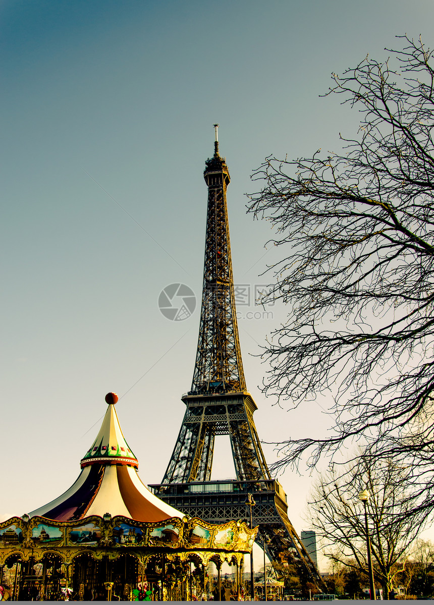 巴黎埃菲尔铁塔历史性蓝色假期白色首都历史天空城市建筑地标图片