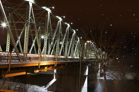 雪之夜的芬莱桥高清图片