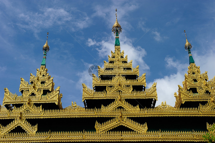 泰国的Sangkraburi寺庙屋顶天空雕塑文化古董数字财富旅行艺术宗教教会图片