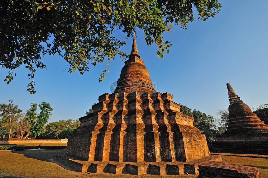 泰国前首都泰国前首府Sukhothai历史公园文明宗教场景佛教徒雕像寺庙废墟文化游客雕塑图片