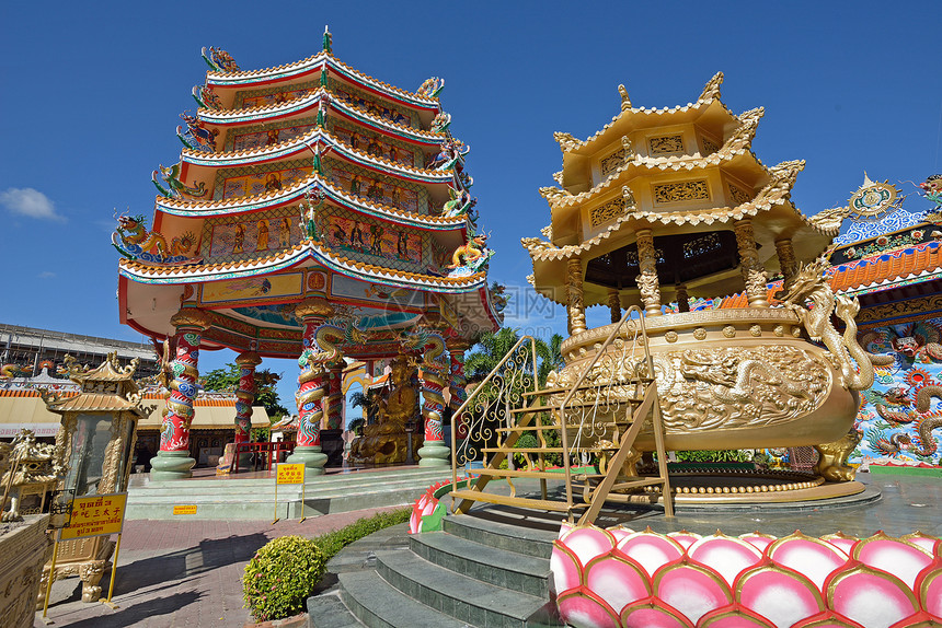 纳贾中国神庙雕像 泰国春布里艺术天空历史寺庙旅行上帝建筑旅游颜色蓝色图片