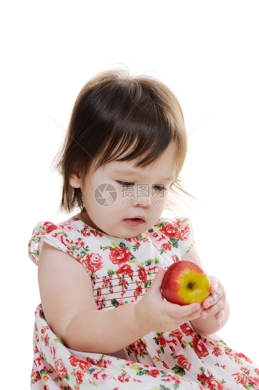 小女孩拿着苹果图片