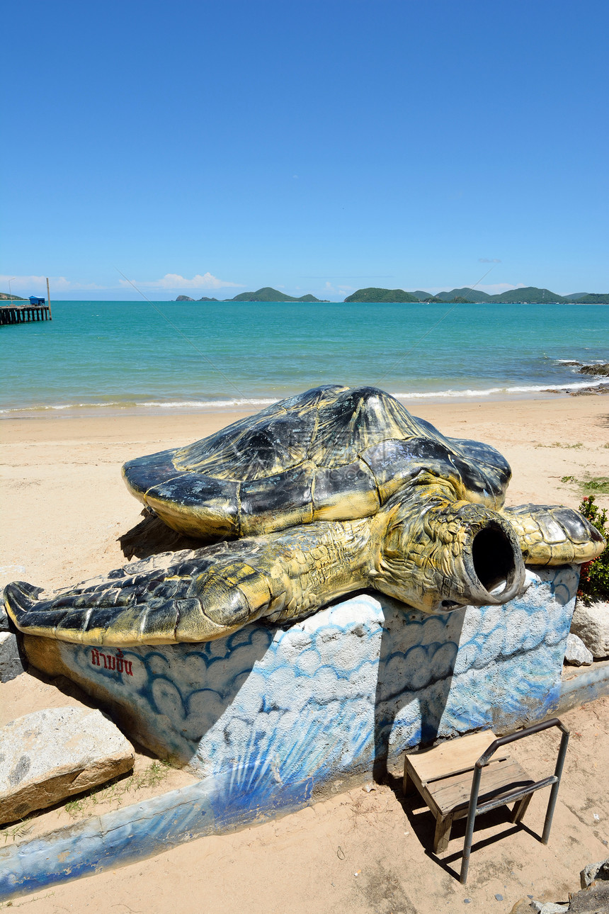 泰国春布里省滑稽的海龟雕像异国魅力乌龟情调金子风水纪念品运气精神财富图片