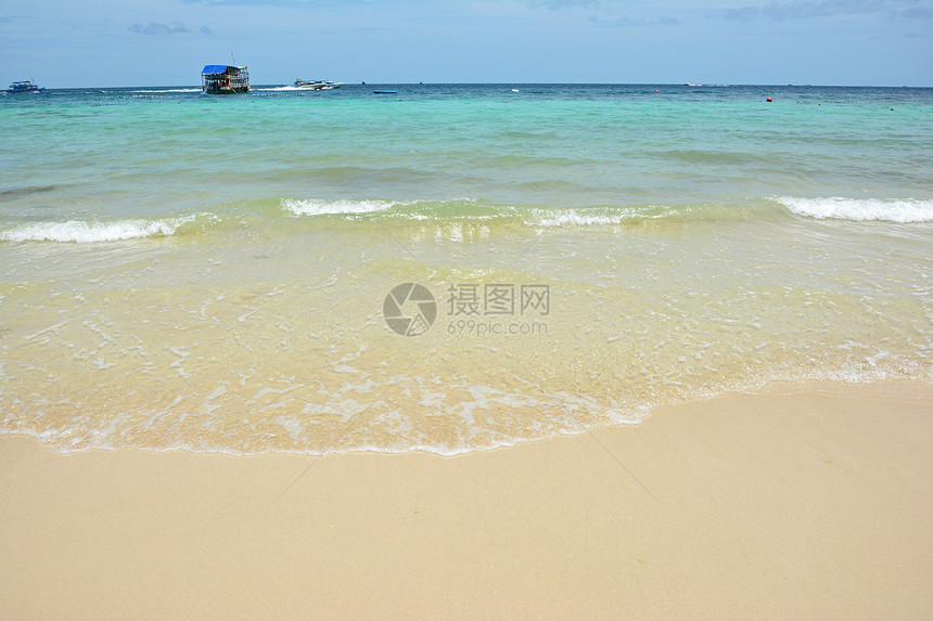 泰国Ta Yai海滩Koh Larn旅游太阳游客岩石海浪季节风景天堂石头场景图片