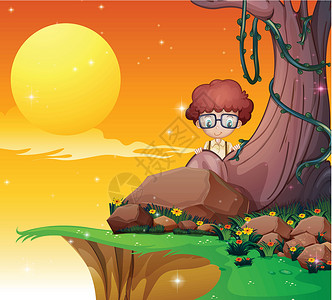 太阳中午一个男孩躲藏在巨树的根附近设计图片