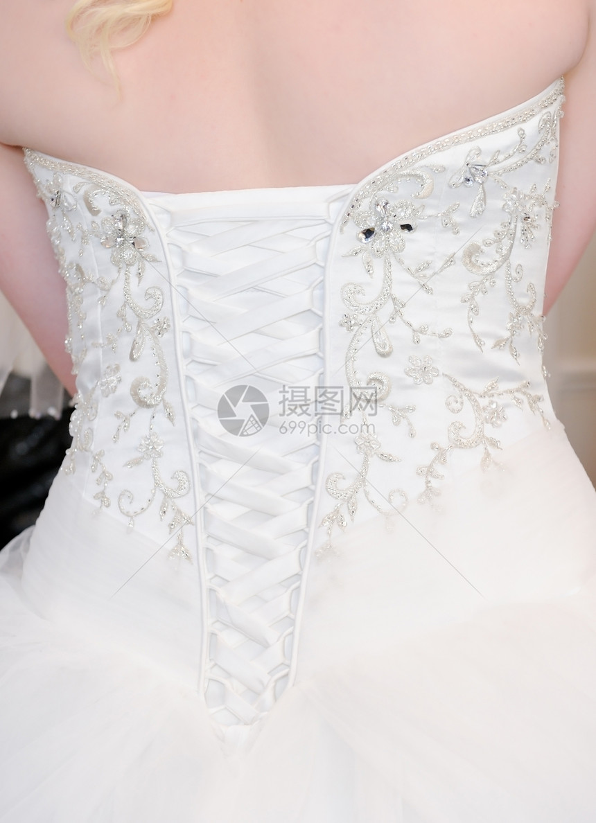 新娘后衣细节白色传统丝绸衣服婚礼奢华蕾丝裙子婚姻刺绣图片