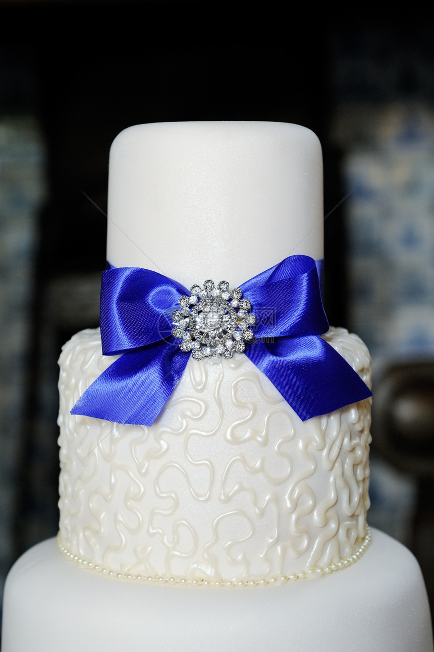 婚礼蛋糕快餐奢华丝带传统派对庆典婚姻甜点蓝色食物白色图片