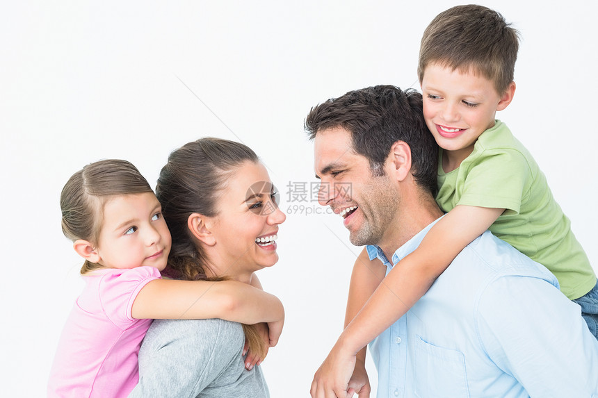 年轻 快乐和年轻家庭装扮图片