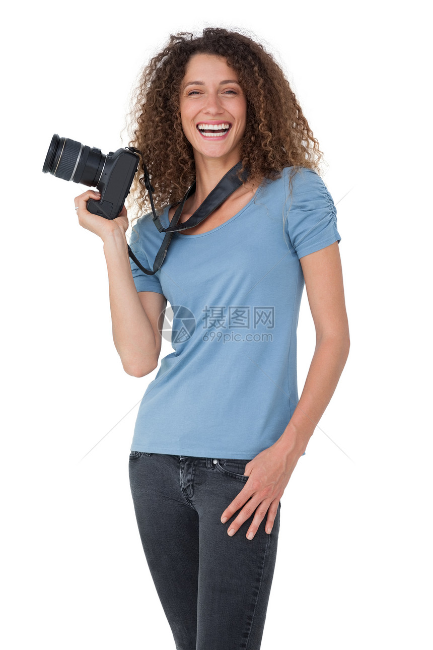 一位快乐的女性摄影师的肖像闲暇幸福头发棕色相机爱好单反女士蓝色技术图片