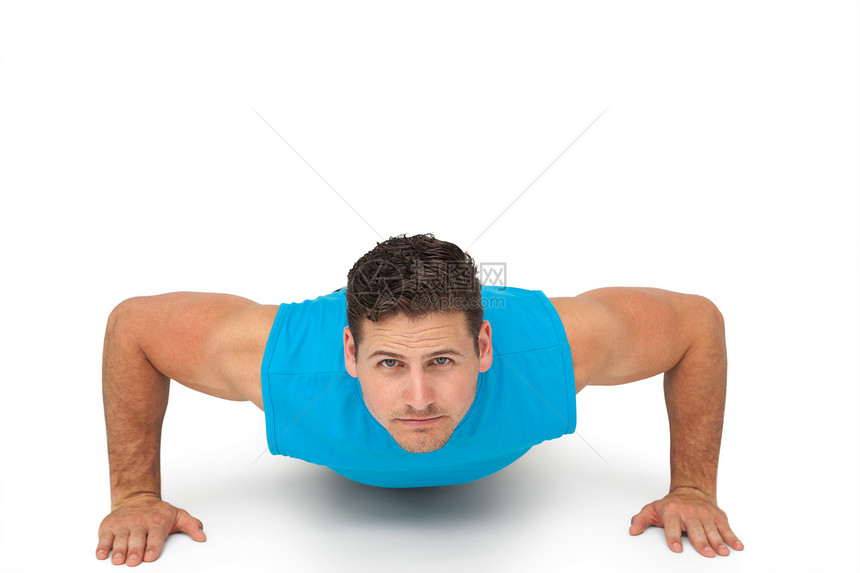 妄自尊大 不肯立功的人的肖像俯卧撑男人锻炼竞技运动男性训练蓝色核心护理图片