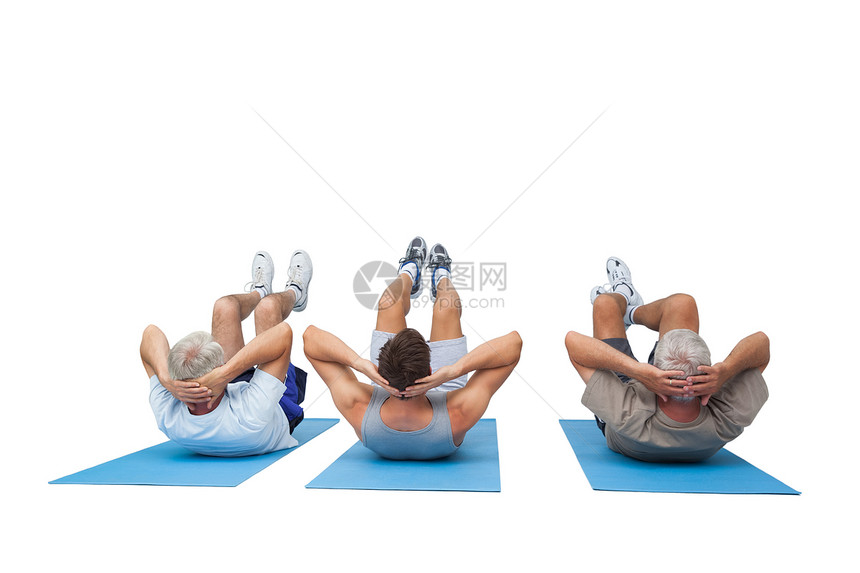 整个三个身长的三个男人做腹部扭伤手术竞技运动员瘦身老年成人护理核心男性运动男人图片