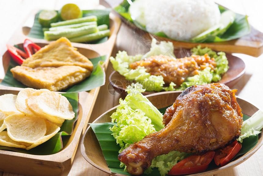 纳西阿亚姆贝耶美食豆腐文化服务盘子香蕉辣椒香料蔬菜菜单图片