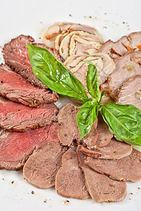 特写肉类切肉蔬菜沙拉菜单美食食物正方形午餐叶子陶罐牛肉背景图片