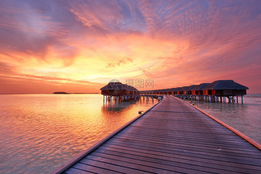 马尔代夫海滩日落日出假期平台天空酒店码头旅行房子海洋别墅图片