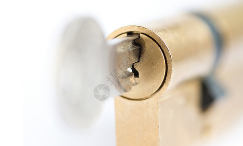 圆筒锁锁定在锁和密钥中秘密安全感商业圆柱钥匙概念保护圆筒宏观销柱背景