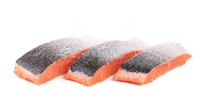 新鲜未煮熟的红鱼片片美食鳟鱼皮肤市场线条食物酒吧粉色烹饪盘子图片
