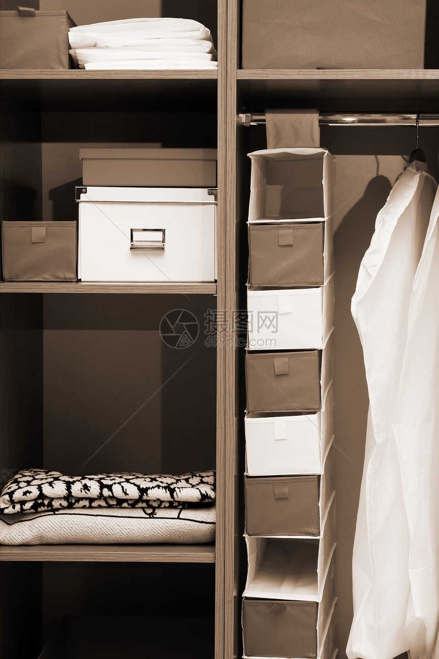 木制衣柜公寓案件卧室棕褐色衣服酒店盒子毛巾房间衬衫图片