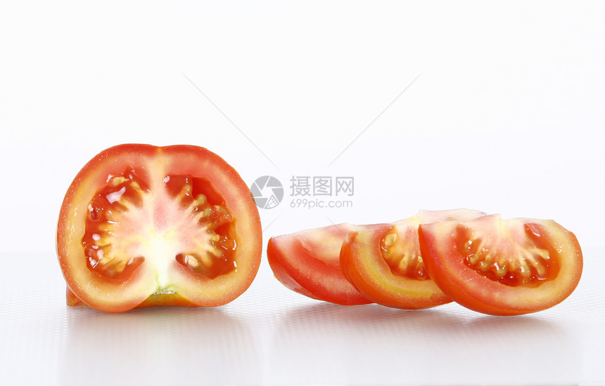 白背景切除时孤立的番茄蔬菜堆圆形节食食物团体静物工作室生活水果红色白色图片