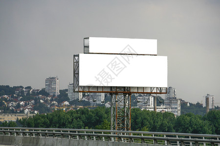用于广告的空空广告公告牌注意力庇护所机构公共汽车城市骑术基础设施旅行促销街道背景图片