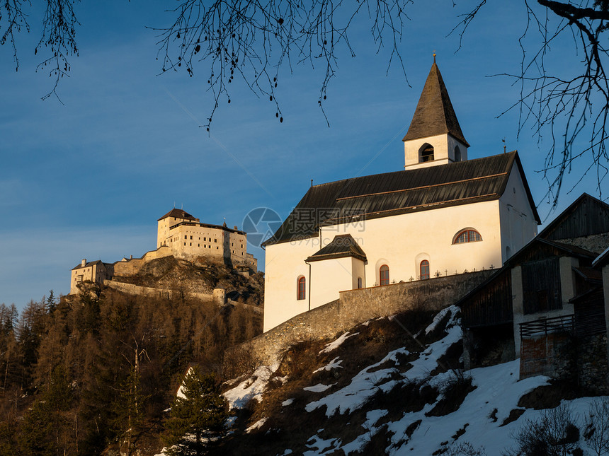 Tarasp城堡和教堂图片