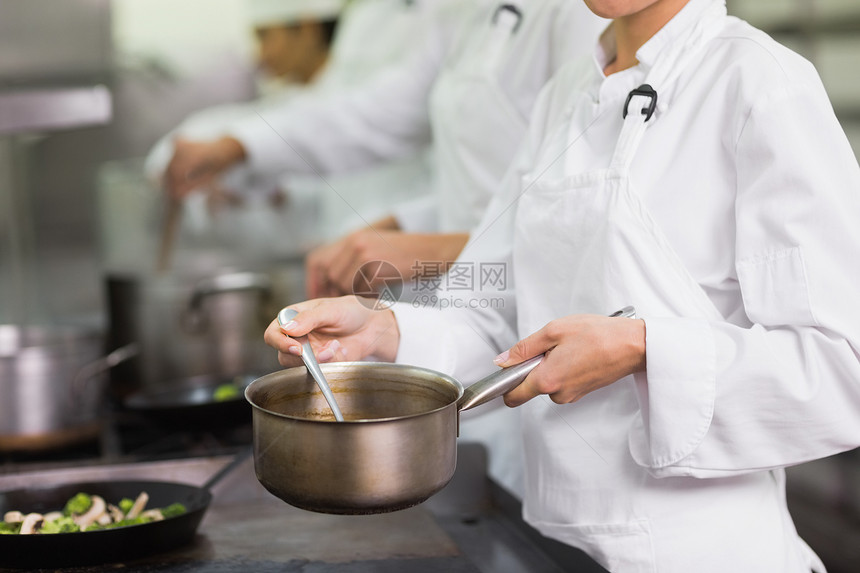 炉灶烹饪厨师图片