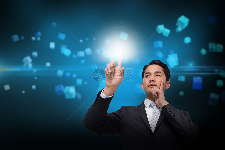 亚洲商务人士 指着光线领带计算机商务人士套装商业男性技术未来派绘图图片