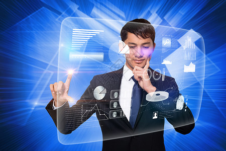 思考商务人士触碰界面问题计算人士男性商业蓝色商务夹克科技技术混血背景图片