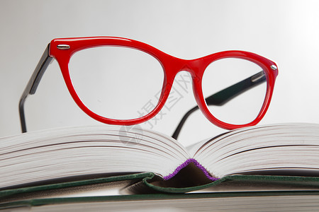 红眼镜体积出版物知识阅读红色写作小说教育眼镜教学背景图片
