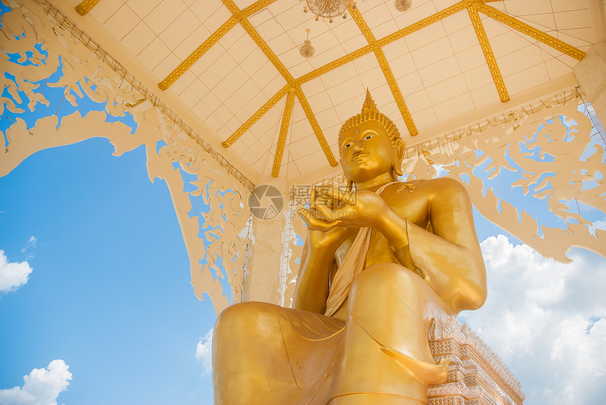 大佛像 蓝蓝的天空背景艺术寺庙宗教金子精神天堂蓝色雕刻信仰教会图片