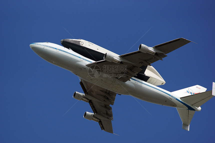 747号空中航天飞机图片