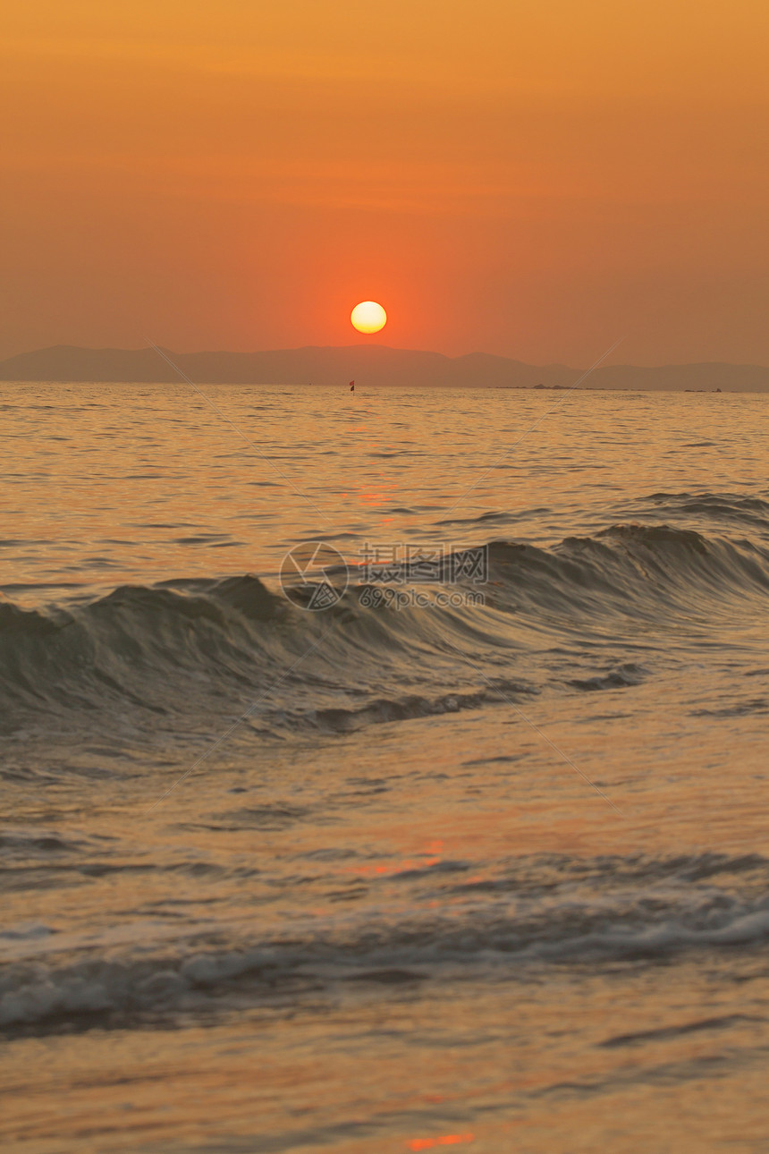 日落与大海墙纸天空太阳反射海洋波浪橙子风景海滩旅行图片