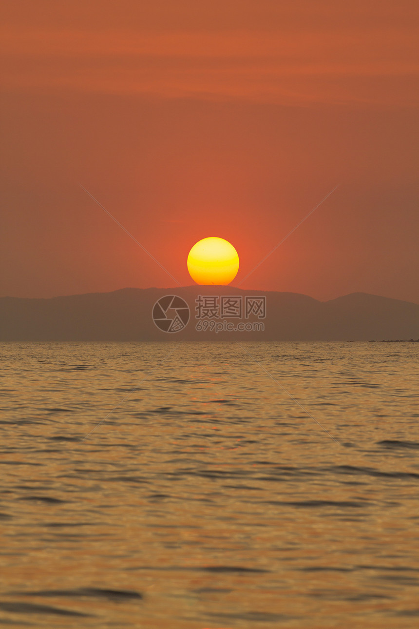 日落与大海反射海洋天空旅行波浪太阳海滩风景橙子墙纸图片